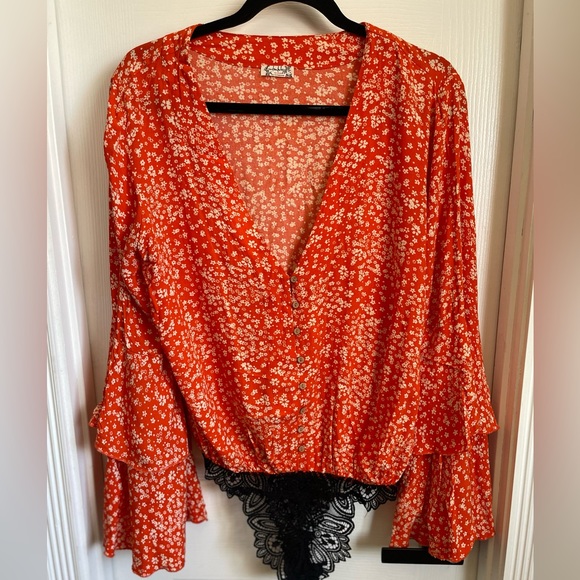 FREE PEOPLE - SHE'S DITSY RUFFLE SLEEVE BODYSUIT - ORANGE - Picture 4 of 10